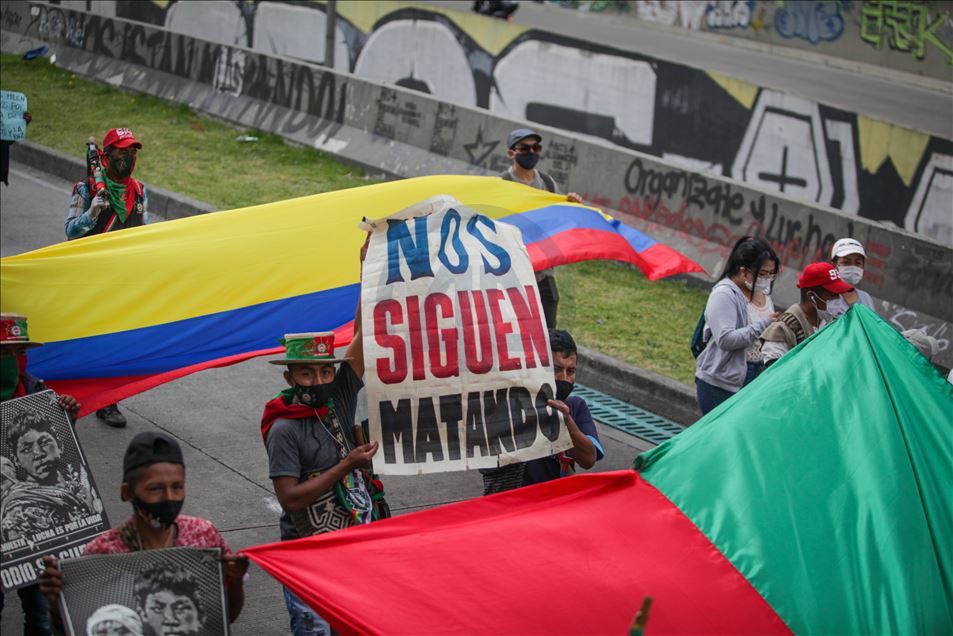 Bogota'ya gelen yerli topluluklar yürüyüş düzenledi