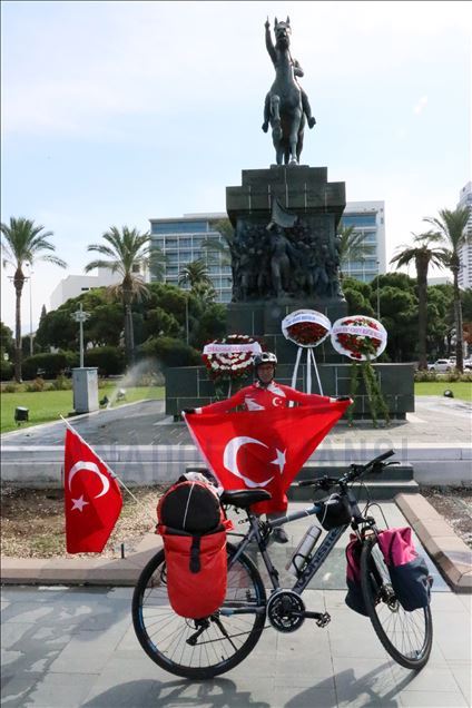Bisikletli gezgin Cumhuriyet'in 97. yıl dönümü anısına Ankara'ya gidiyor