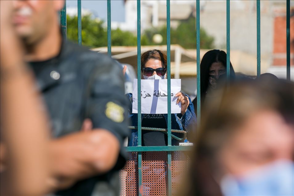تونس.. عشرات الصحفيين يحتجون على مشروع تعديل قانون