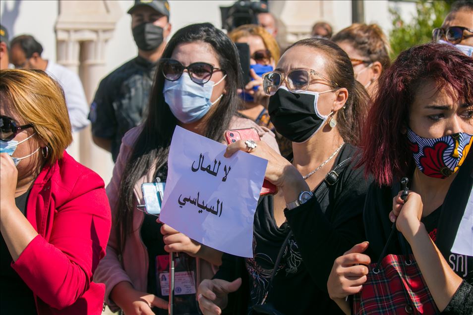 تونس.. عشرات الصحفيين يحتجون على مشروع تعديل قانون