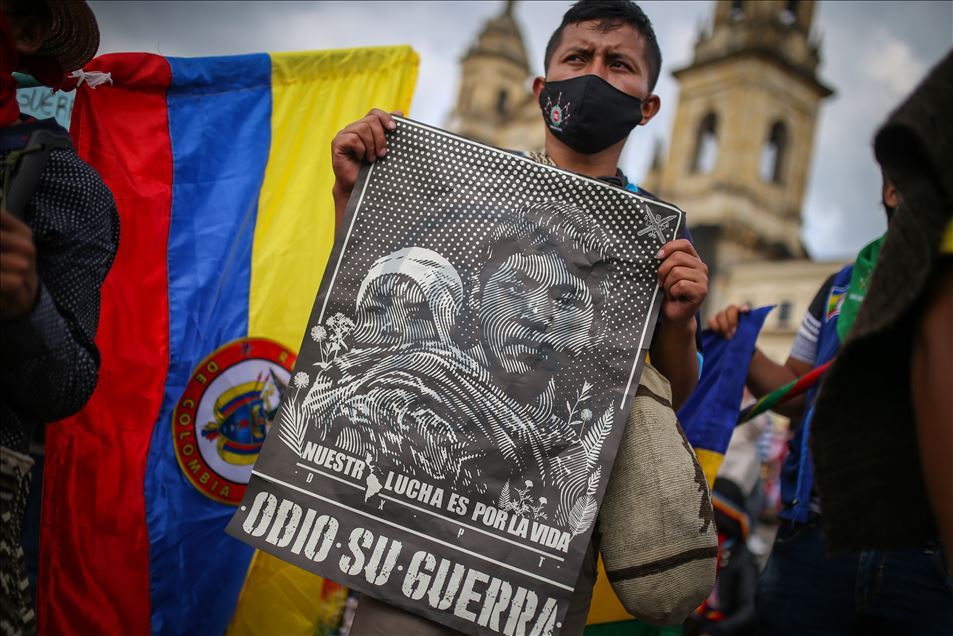 Bogota'ya gelen yerli topluluklar yürüyüş düzenledi