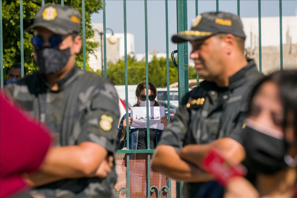 تونس.. عشرات الصحفيين يحتجون على مشروع تعديل قانون