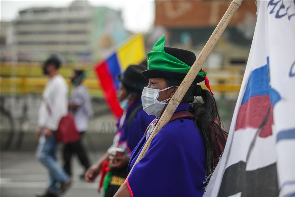 Bogota'ya gelen yerli topluluklar yürüyüş düzenledi