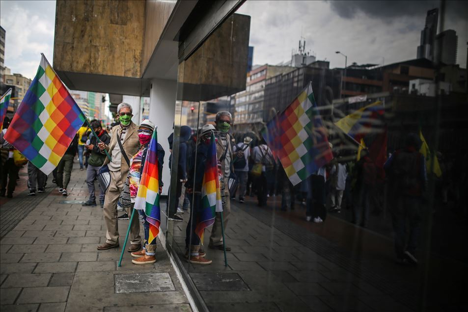 Bogota'ya gelen yerli topluluklar yürüyüş düzenledi