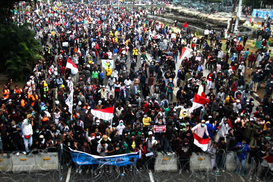 Protesta contra la Ley que afecta los derechos laborales y creación de empleo en Indonesia
