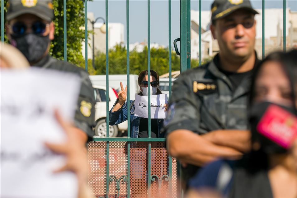 تونس.. عشرات الصحفيين يحتجون على مشروع تعديل قانون