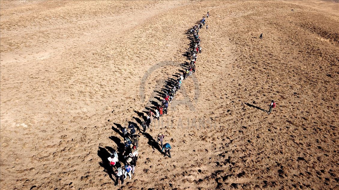 زیبایی پاییزی در دریاچه آتشفشانی «نمرود» ترکیه