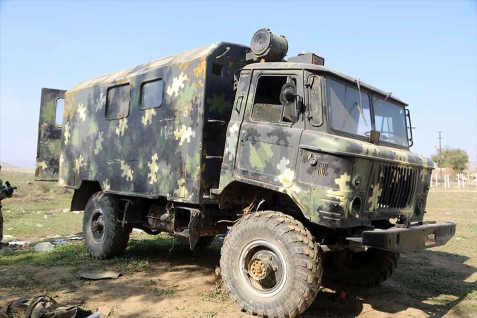 الأناضول ترصد عربات أرمينية سيطر عليها الجيش الأذربيحاني