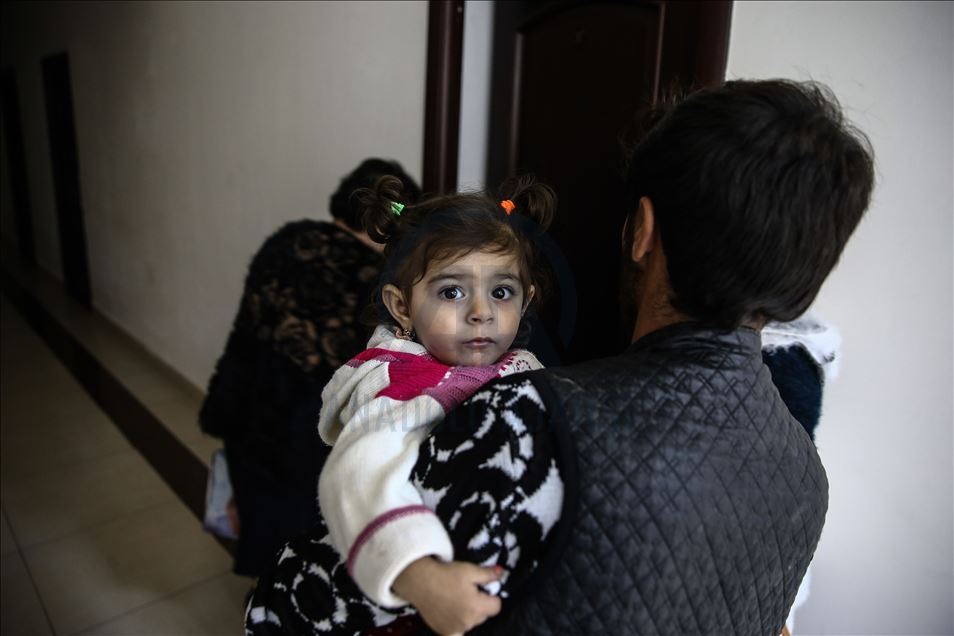 Ermenistan'ın füze saldırısında evleri yıkılan Genceliler üniversite yurdunda kalıyor