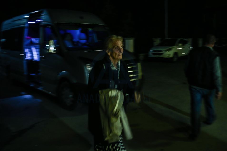 Ermenistan'ın füze saldırısında evleri yıkılan Genceliler üniversite yurdunda kalıyor