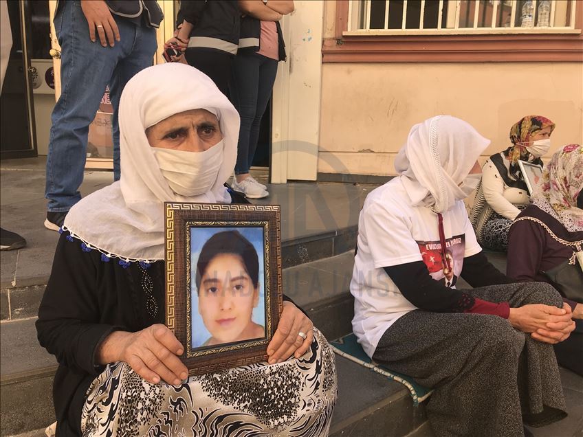 Dayikên Diyarbekirê bi biryardarî nobeta ewladan didomînin