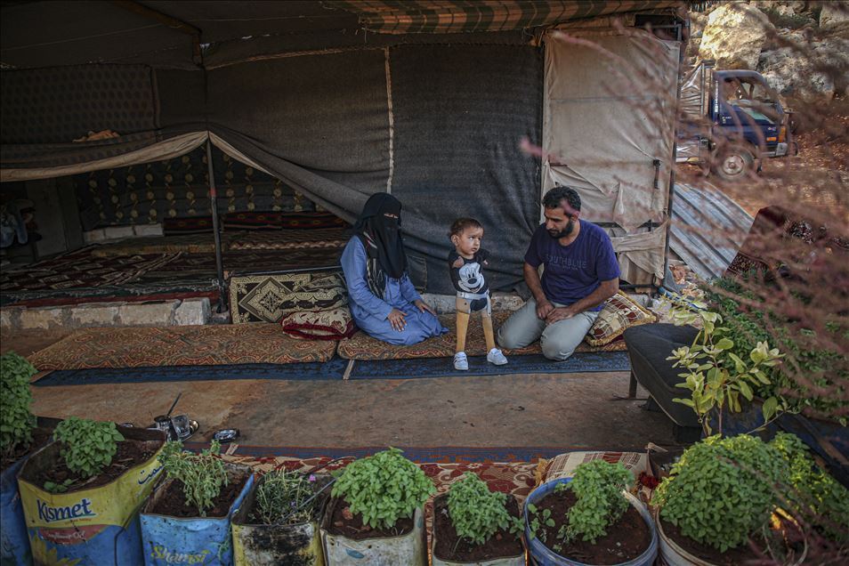 طفل سوري يعود لبلاده بعد تركيب أطراف اصطناعية في تركيا

