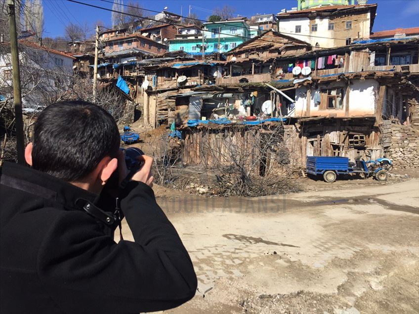 Demirci'nin otantik evleri, fotoğrafçıların ilgisini çekiyor
