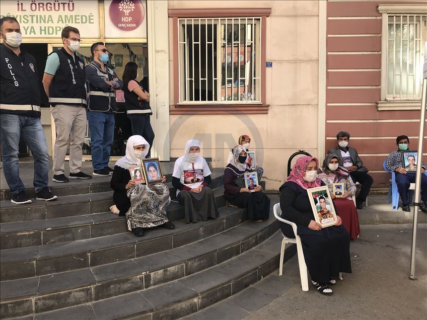 Dayikên Diyarbekirê bi biryardarî nobeta ewladan didomînin