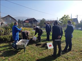 BiH: Turski ambasador Koc posadio "Drvo prijateljstva" u dvorištu OŠ "Alija Nametak" u Zenici