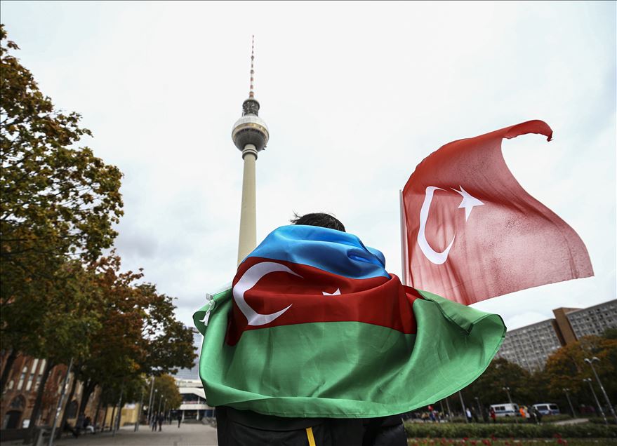Berlin'de Azerbeycan'a destek gösterisi düzenlendi