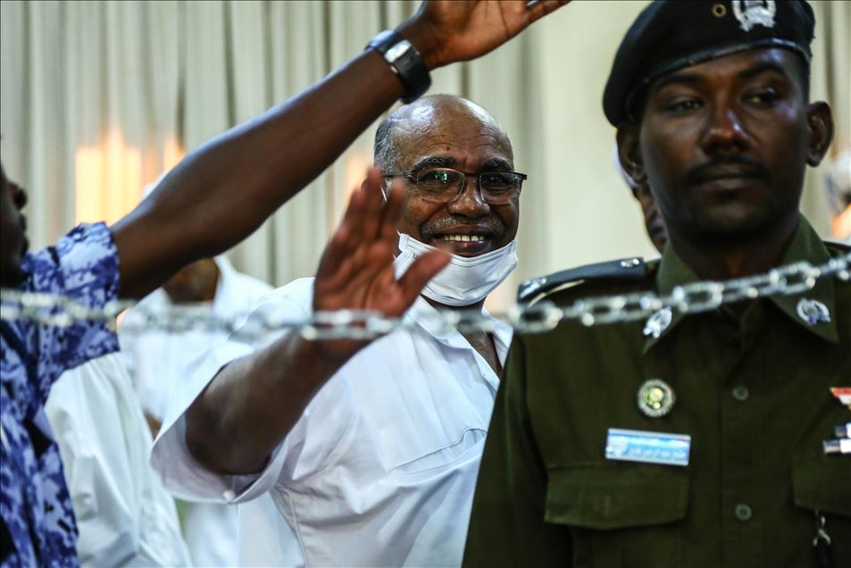 Eski Sudan Cumhurbaşkanı Beşir'in yargılandığı "1989 Darbesi" davası 3 Kasım'a ertelendi