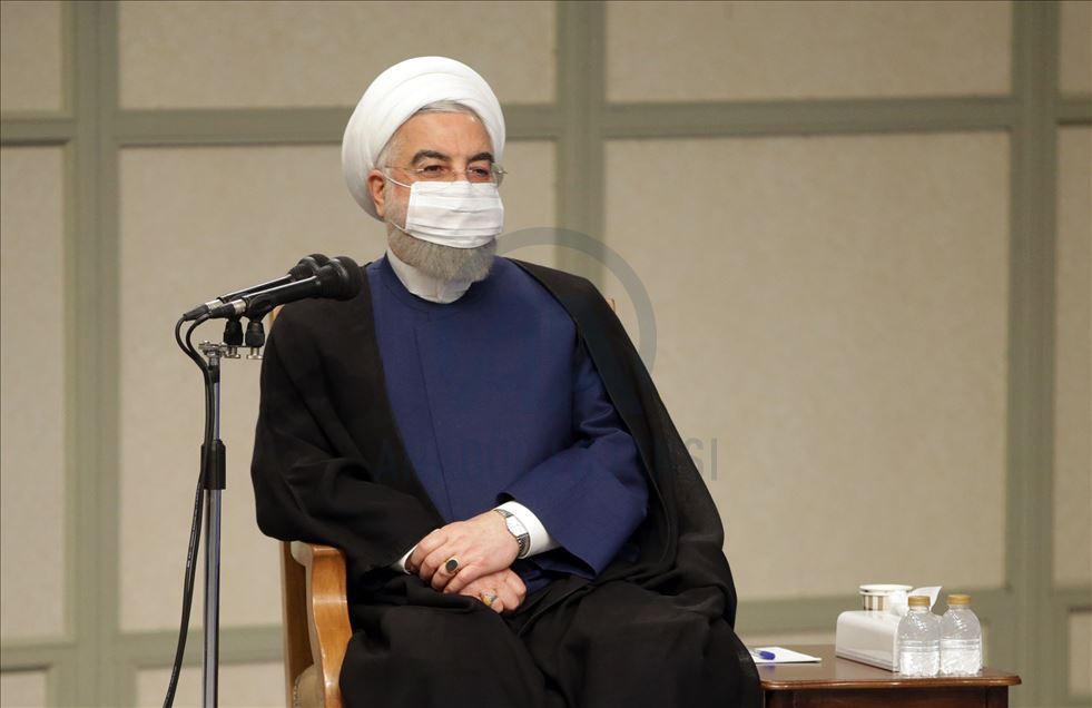 El líder supremo de Irán Ali Khamenei se reúne con el presidente iraní Hassan Rouhani y miembros de la Comité Nacional de Combate contra el Coronavirus