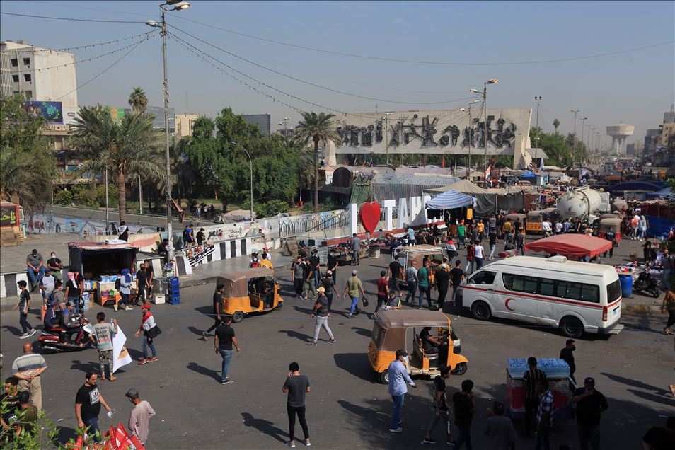 العراق.. مئات المتظاهرين يتوافدون لوسط بغداد
