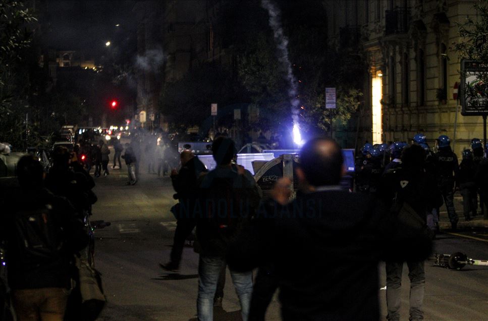 Roma'da salgın tedbirlerinin protesto edildiği gösteride olaylar çıktı
