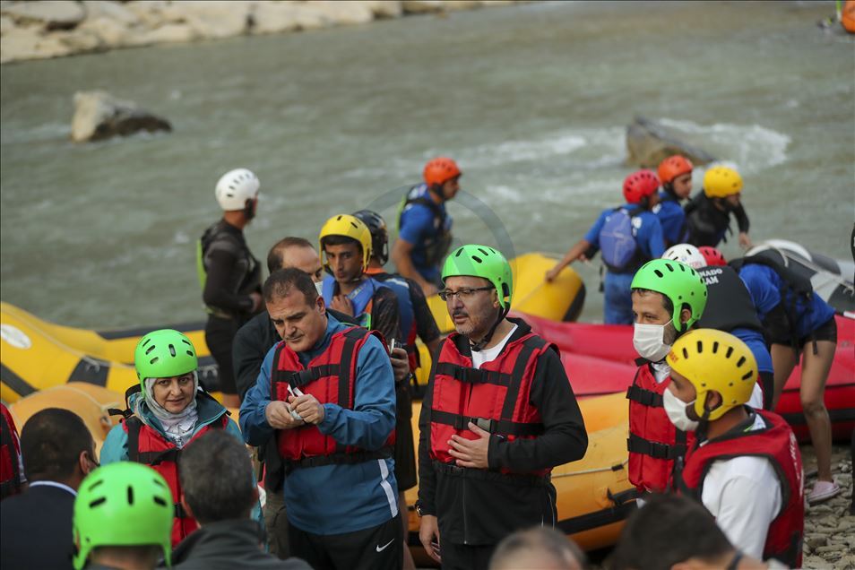 Gençlik ve Spor Bakanı Kasapoğlu Hakkari'de rafting yaptı