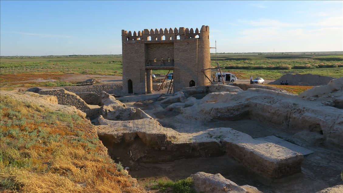 Древний город Отрар в Казахстане привлекает туристов
