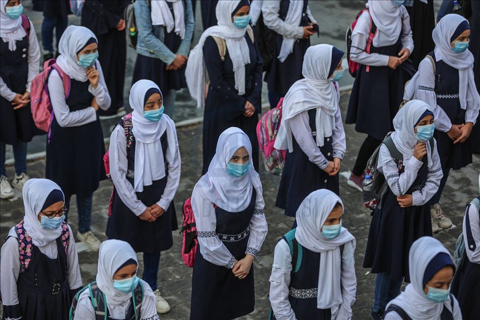 Gazze'de lise son sınıf öğrencileri yüz yüze eğitime başladı