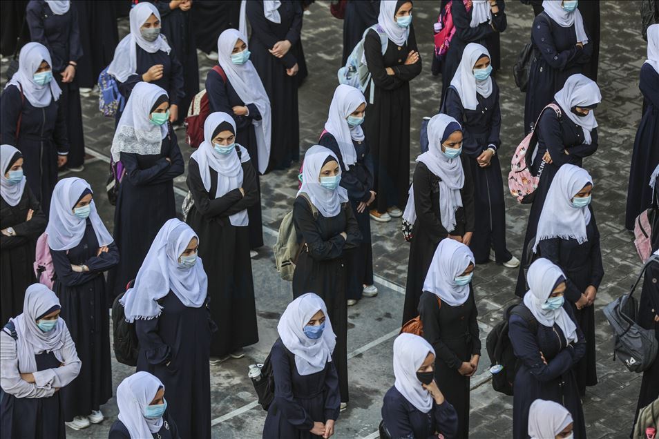 Gazze'de lise son sınıf öğrencileri yüz yüze eğitime başladı