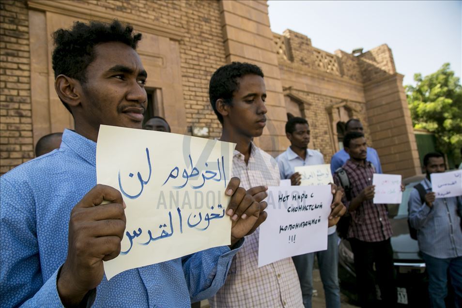 الخرطوم.. وقفة احتجاجية ضد تطبيع العلاقات مع إسرائيل