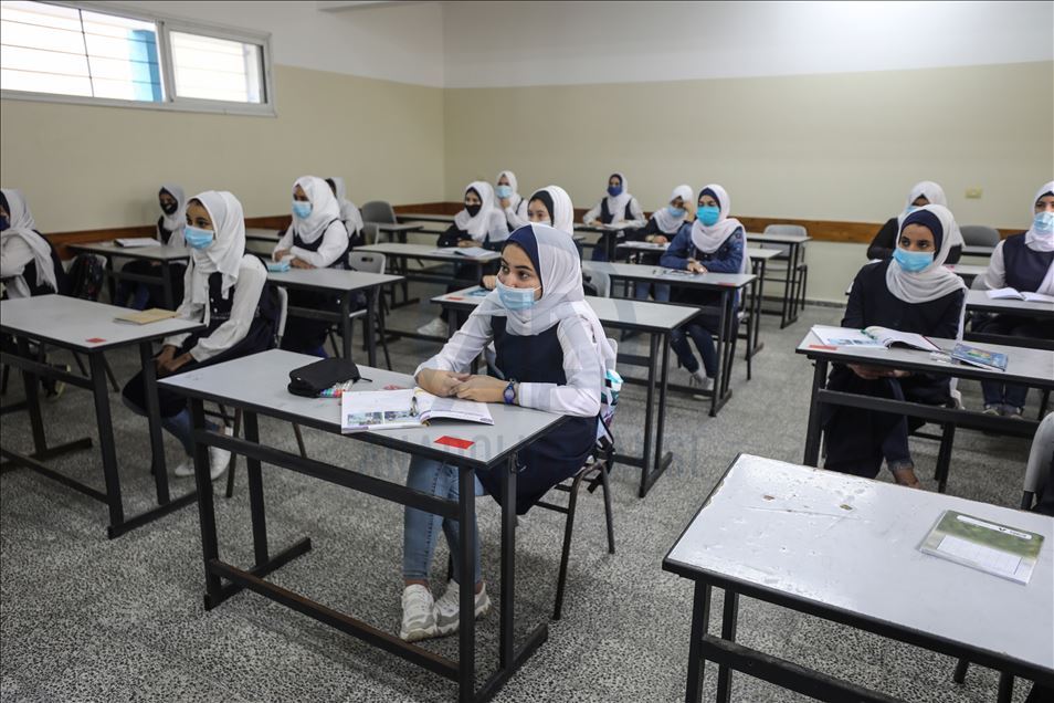 Gazze'de lise son sınıf öğrencileri yüz yüze eğitime başladı