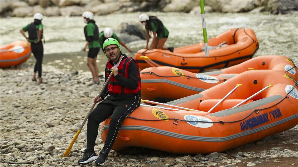 Gençlik ve Spor Bakanı Kasapoğlu Hakkari'de rafting yaptı
