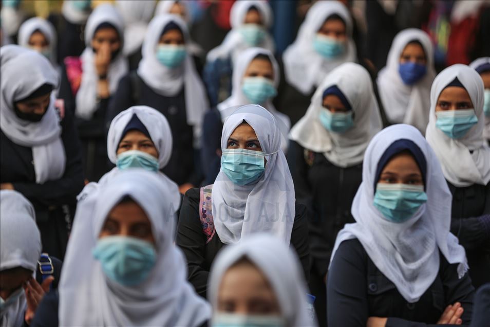 Gazze'de lise son sınıf öğrencileri yüz yüze eğitime başladı