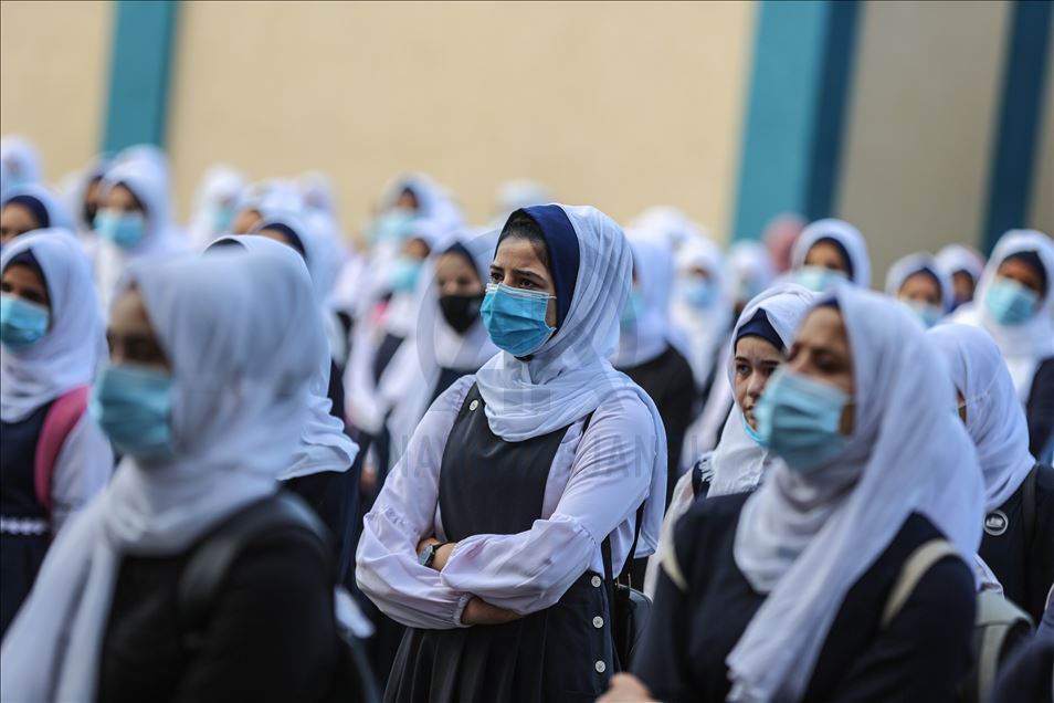 Gazze'de lise son sınıf öğrencileri yüz yüze eğitime başladı