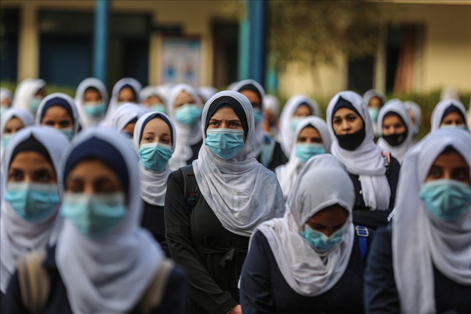 Gazze'de lise son sınıf öğrencileri yüz yüze eğitime başladı