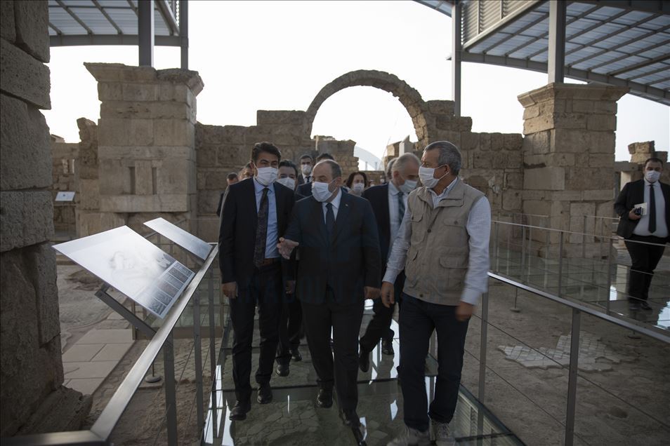 Sanayi ve Teknoloji Bakanı Varank, Laodikya Antik Kenti'ni ziyaret etti