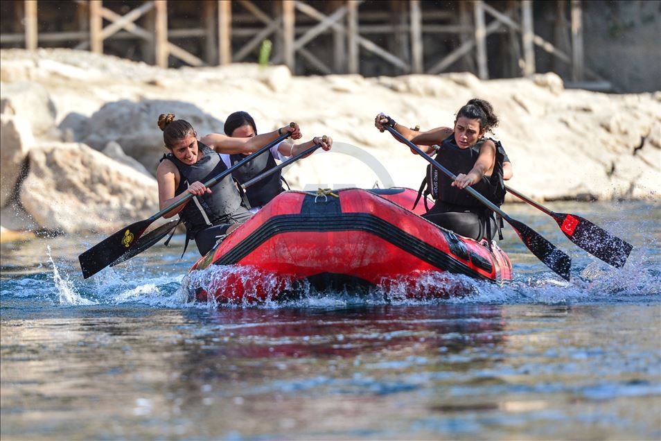 Werzişvanên raftîngê ji bo bibin şampiyon li ser Çemê Munzurê amadehiyan dikin