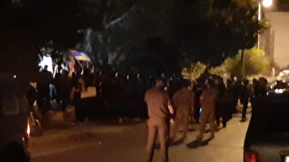 بيروت.. متظاهرون أرمن يعتدون على أفراد الأمن أمام سفارة أنقرة