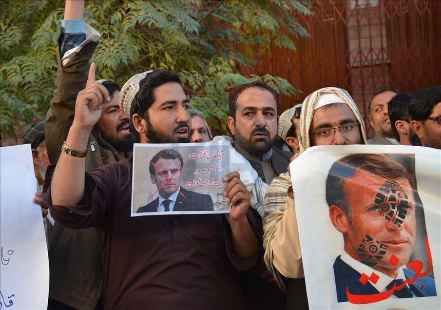 تظاهرات مردم پاکستان در اعتراض به اظهارات اسلام‌ستیزانه رئیس‌جمهور فرانسه