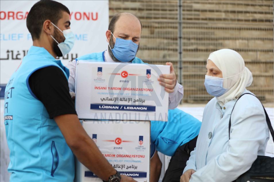 "الديانة التركي" يساعد 900 عائلة متضررة من انفجار بيروت