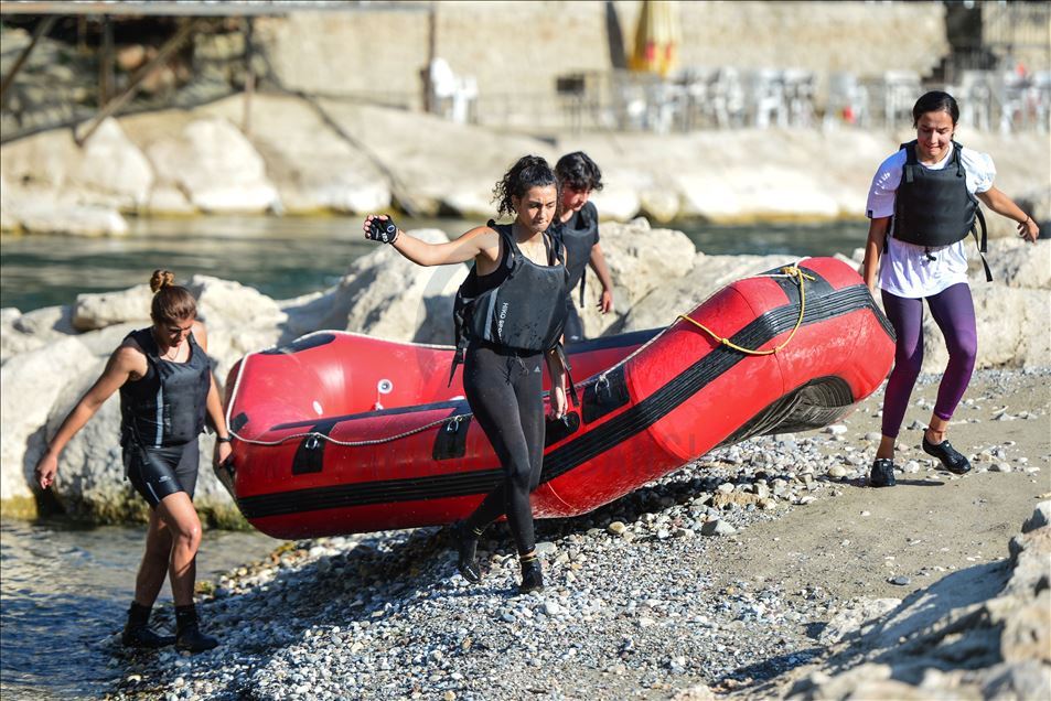 Werzişvanên raftîngê ji bo bibin şampiyon li ser Çemê Munzurê amadehiyan dikin