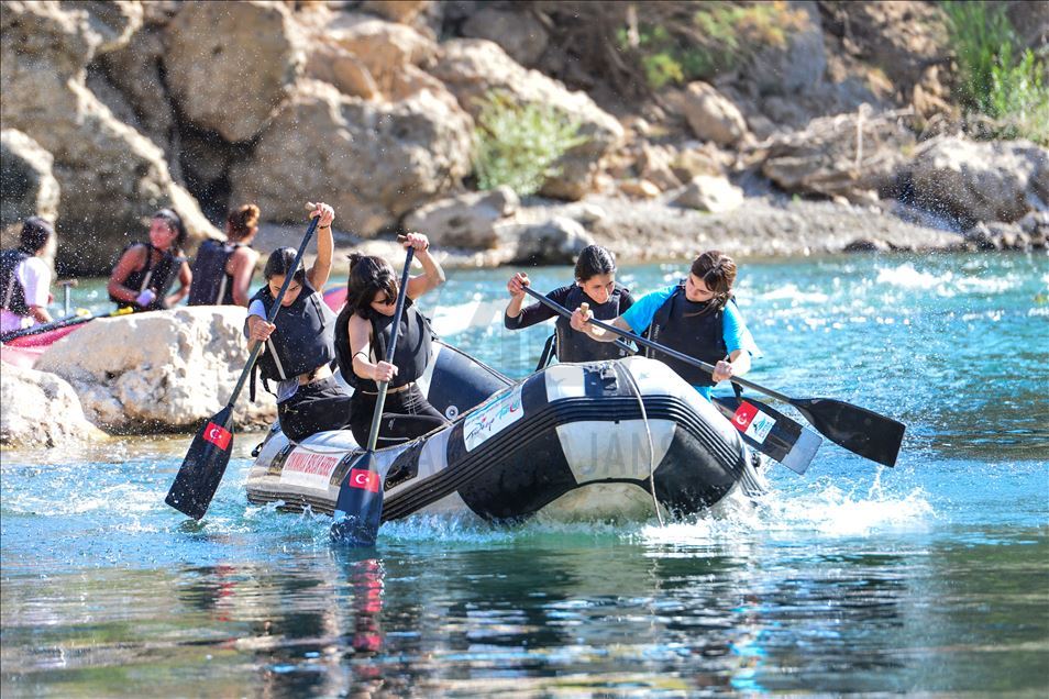 Werzişvanên raftîngê ji bo bibin şampiyon li ser Çemê Munzurê amadehiyan dikin