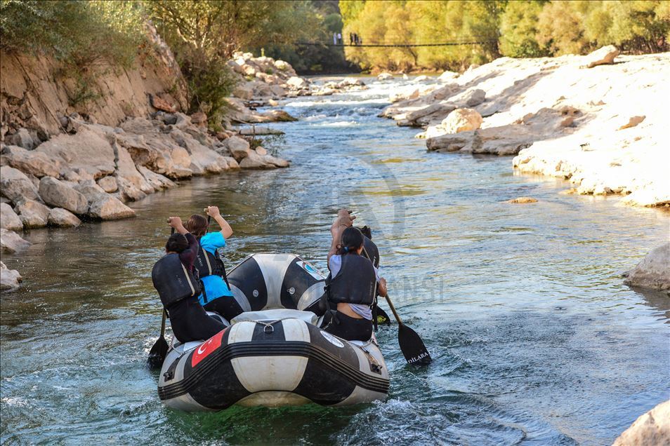 Werzişvanên raftîngê ji bo bibin şampiyon li ser Çemê Munzurê amadehiyan dikin