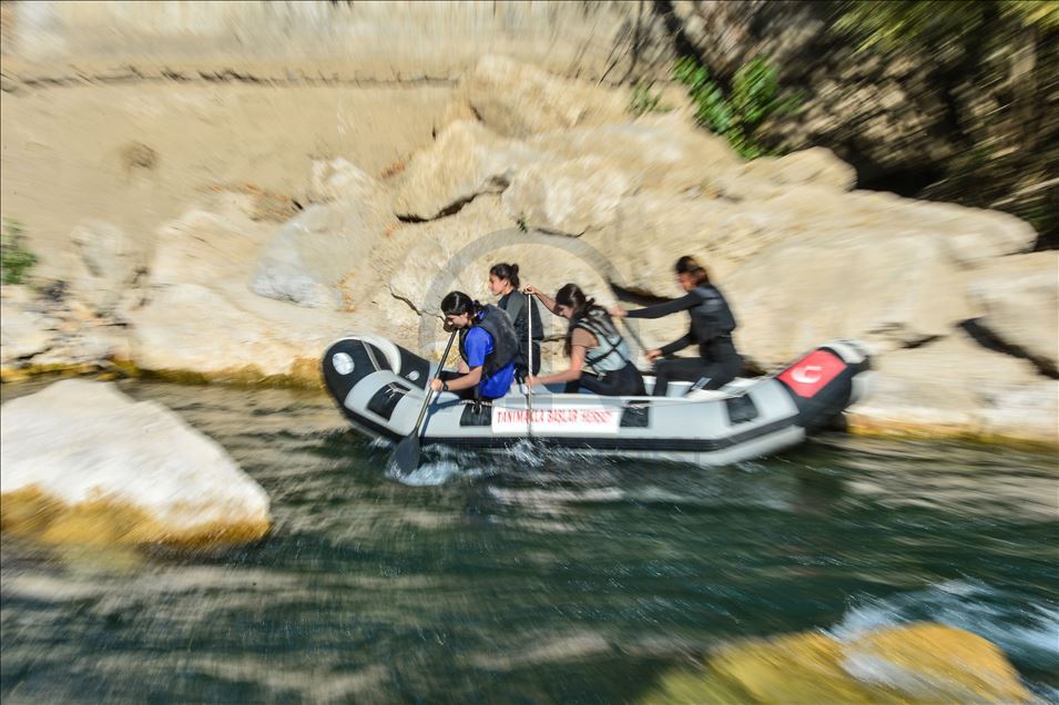 Werzişvanên raftîngê ji bo bibin şampiyon li ser Çemê Munzurê amadehiyan dikin