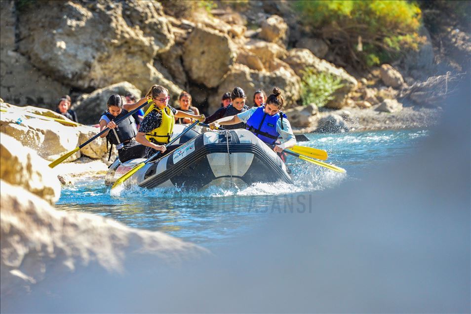 Werzişvanên raftîngê ji bo bibin şampiyon li ser Çemê Munzurê amadehiyan dikin