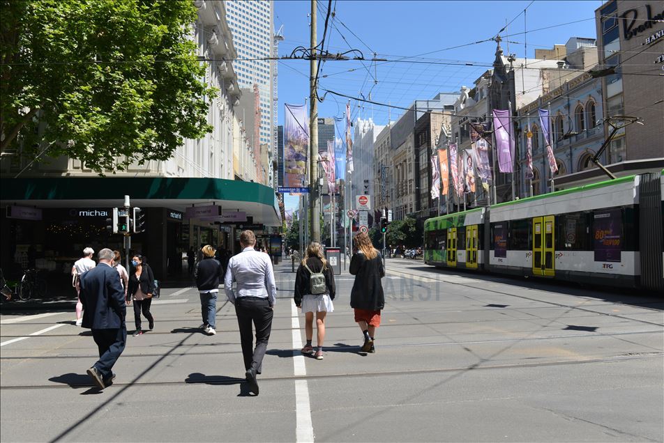 Melbourne’daki Kovid-19 yasakları kaldırıldı, kent yeniden canlandı