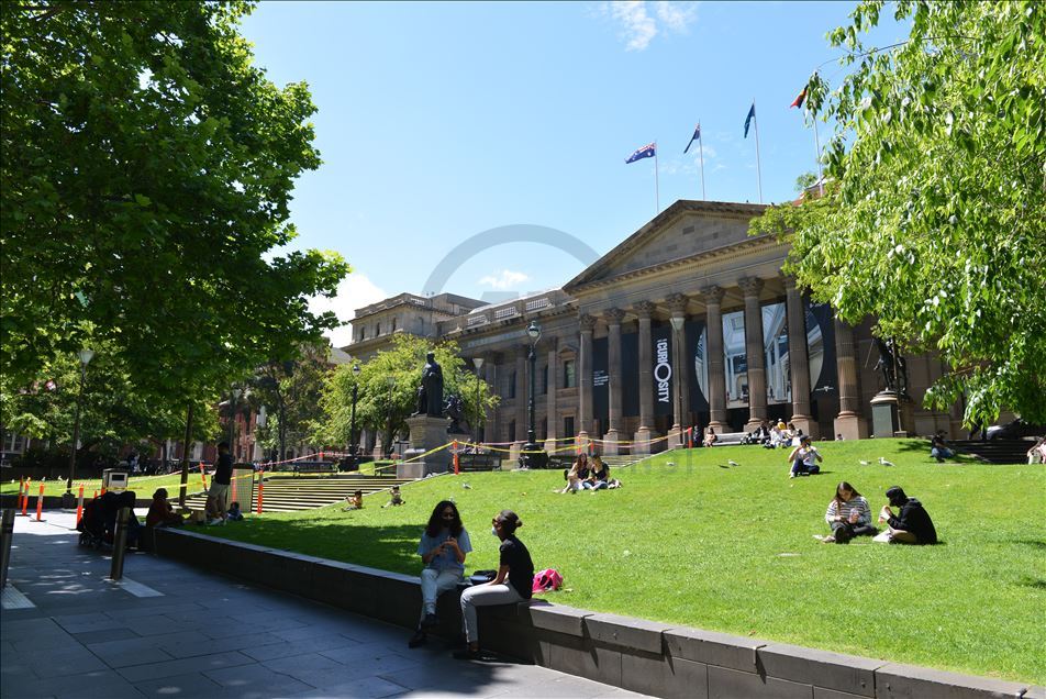 Melbourne’daki Kovid-19 yasakları kaldırıldı, kent yeniden canlandı