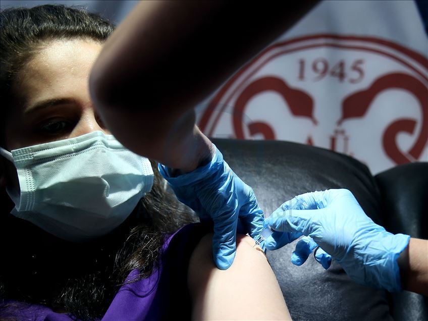 Kovid-19 salgınına karşı geliştirilen faz 3 aşamasındaki aşı Ankara'da gönüllülere yapıldı
