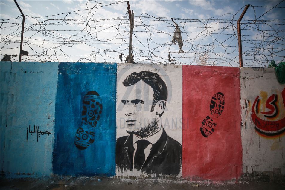 Filistinli ressamlar, Fransa'nın İslam karşıtı tutumuna grafitiyle tepki gösterdi

