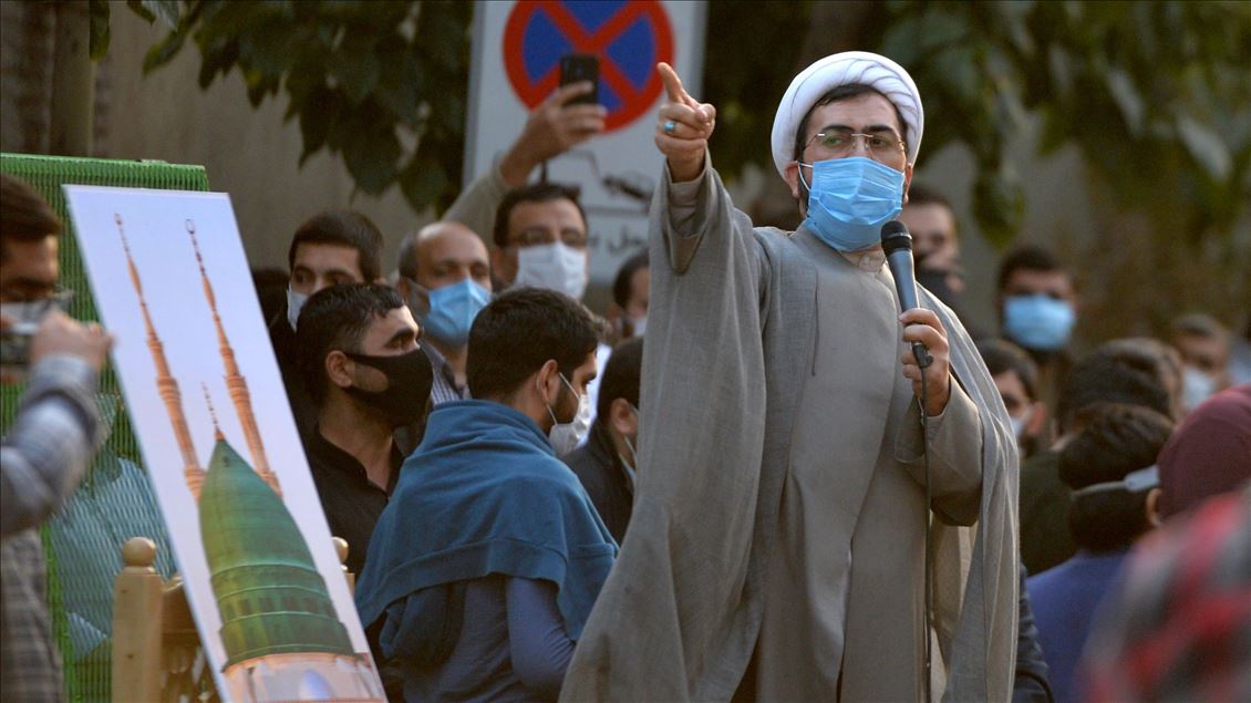 Tahran'da Fransa'nın İslam karşıtı tavrı protesto edildi
