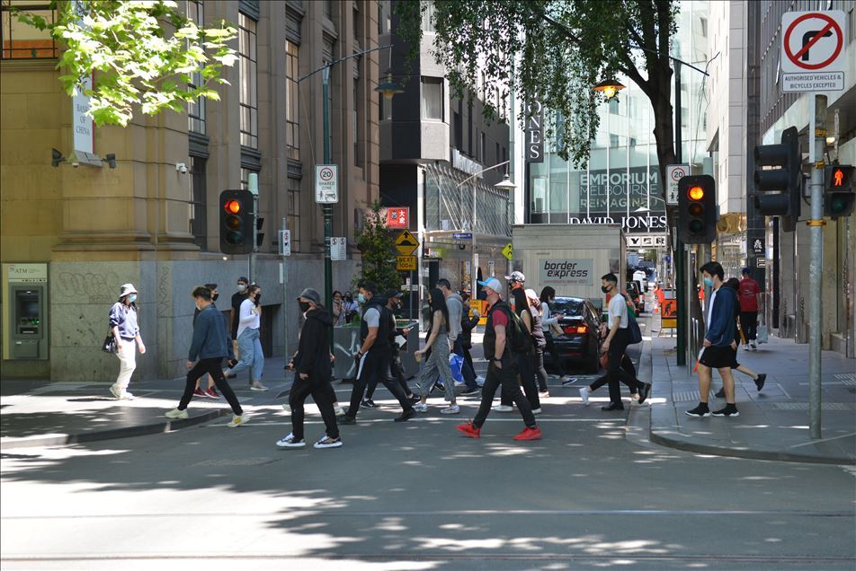 Melbourne’daki Kovid-19 yasakları kaldırıldı, kent yeniden canlandı